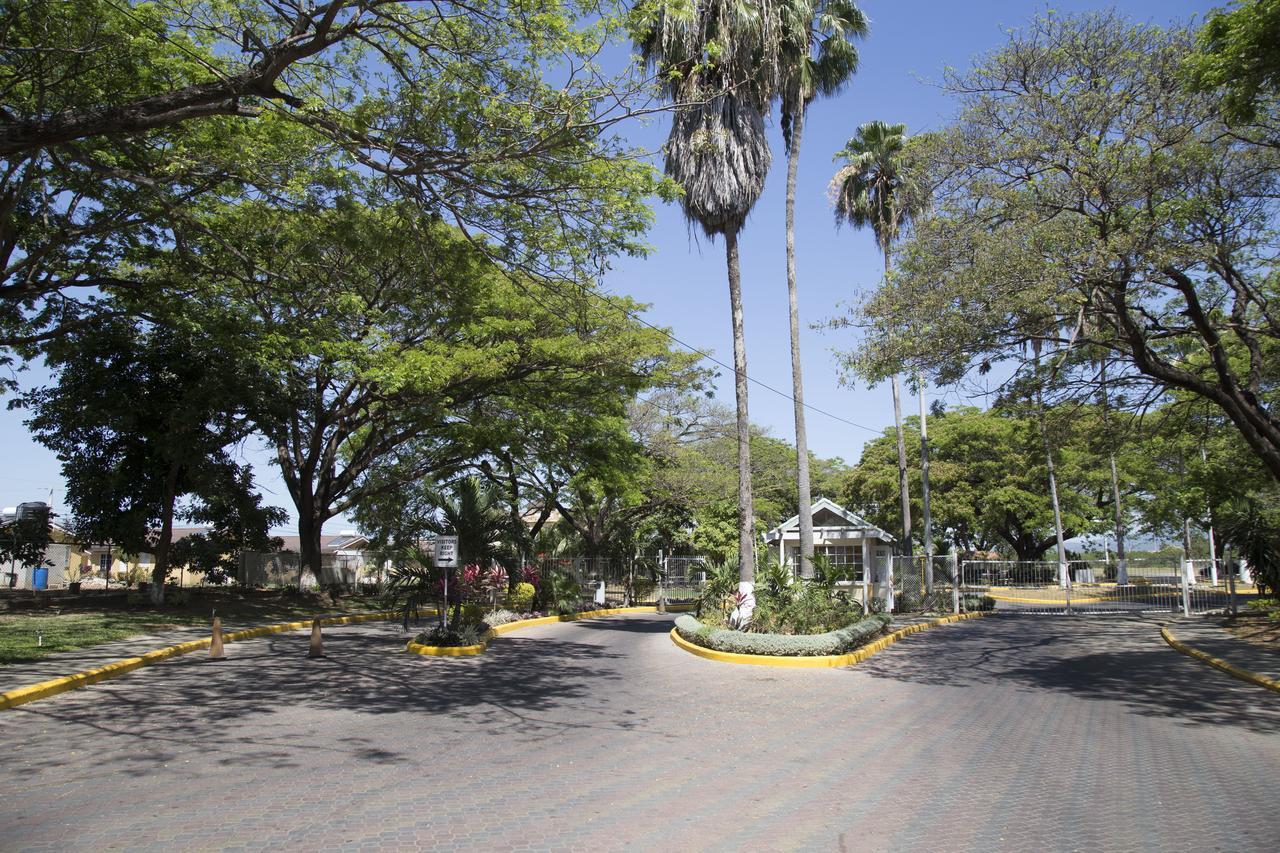 The Oasis I, Portmore Country Club Eksteriør bilde